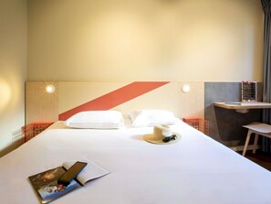 Desk, blackout curtains, soundproofing, cots/infant beds - ibis budget Avignon Centre (Avignon)