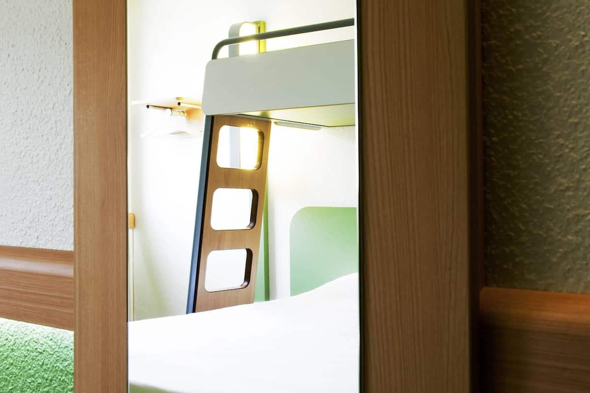 Triple Room, Multiple Beds