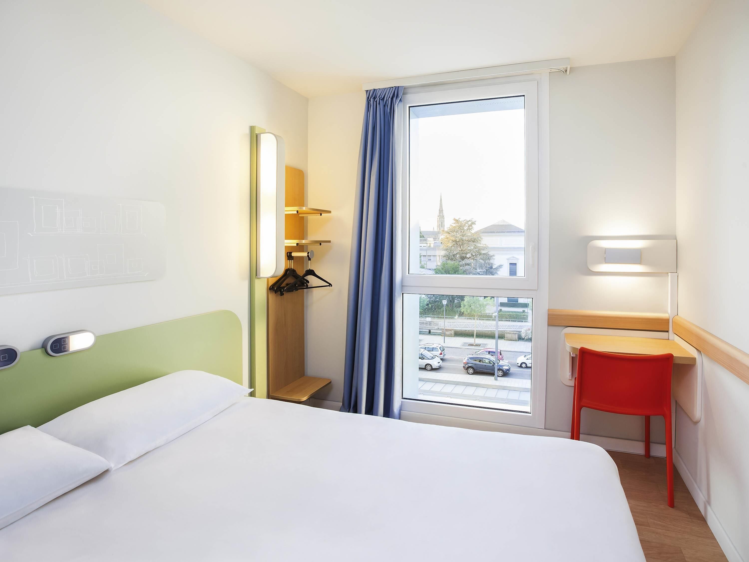 Room, 1 Double Bed | Desk, soundproofing, free cribs/infant beds, free WiFi