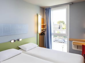 Escriptori, habitacions insonoritzades i bressols gratuïts