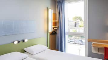 Desk, soundproofing, free cots/infant beds, free WiFi