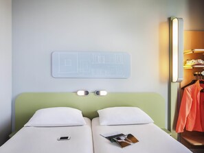 Desk, soundproofing, free cots/infant beds, free WiFi