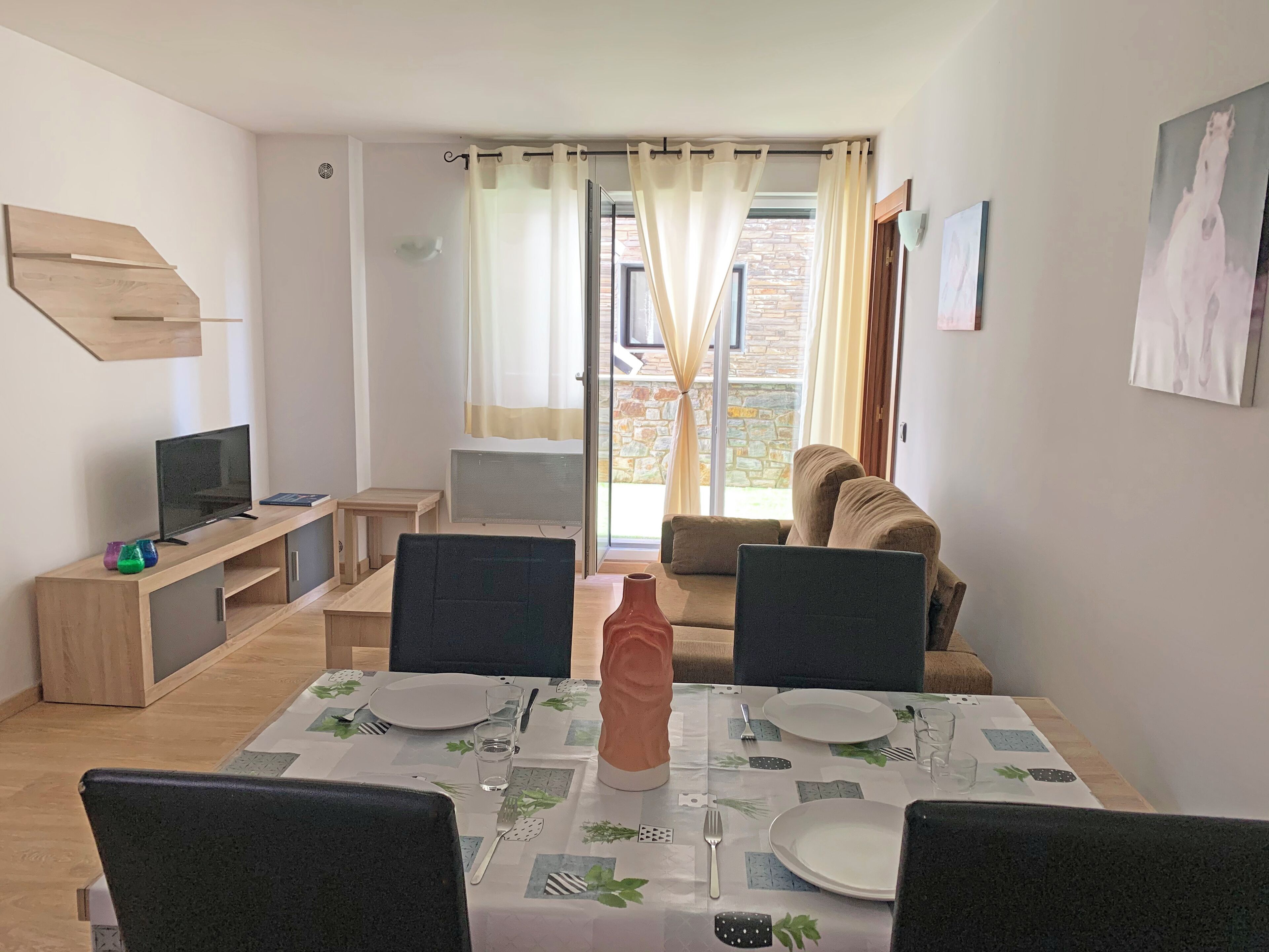 Apartemen Comfort, 1 kamar tidur | Area keluarga | TV