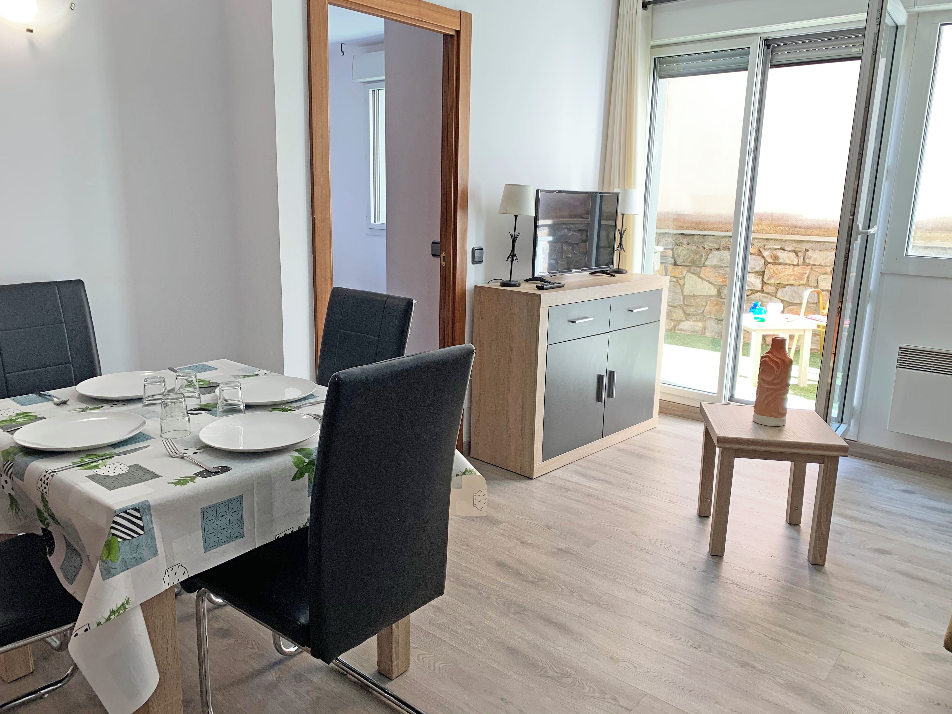 Departamento Confort, 1 habitación | Área de sala de estar | Televisión 