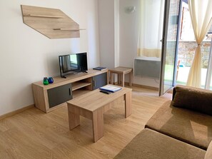 Appartement Confort, 1 chambre | Coin séjour | Télévision