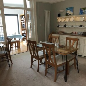 Daily continental breakfast (GBP 8.00 per person) - Hotel 50 (Bournemouth)