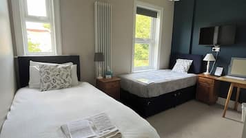 Habitación con 2 camas individuales | Sábanas de algodón egipcio y ropa de cama de alta calidad