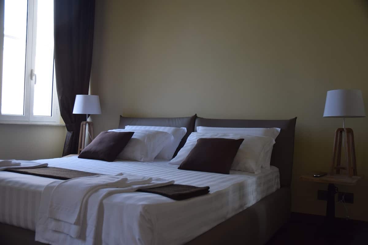 Premium bedding, minibar, in-room safe, blackout drapes