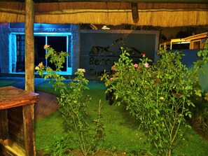 Executive Double Room, Pool View | 1 bedroom, premium bedding, in-room safe, individually decorated - Berry Bliss Guest House (Gaborone)