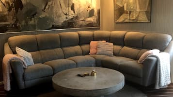 Appartement Majestueux | Salle de séjour | Télévision