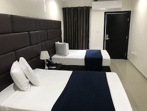 Ropa de cama de alta calidad y escritorio