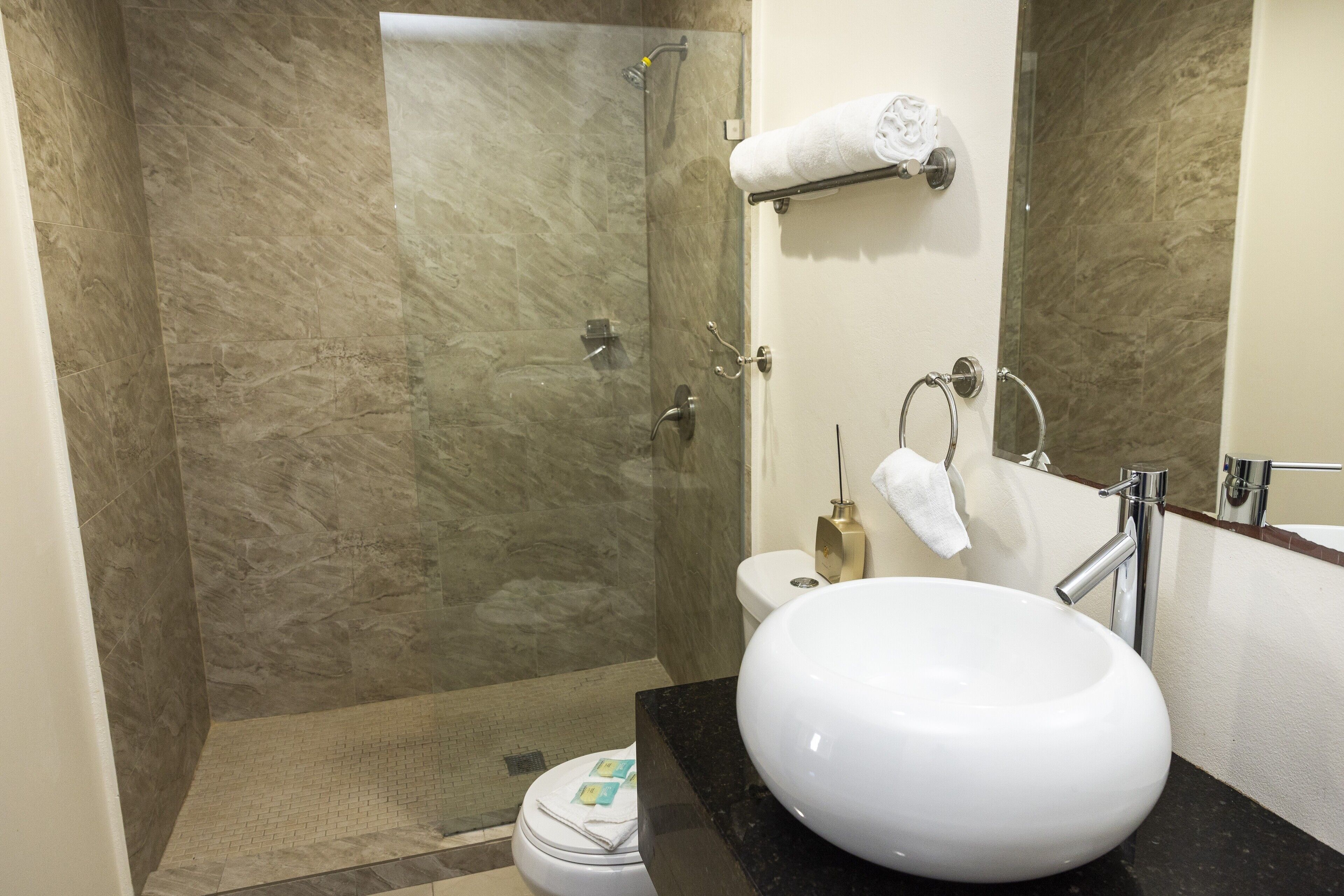 Doccia, set di cortesia gratuito, asciugamani