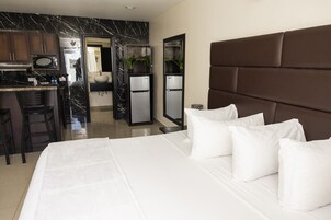 Ropa de cama de alta calidad y escritorio 