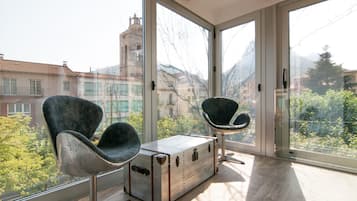 Habitación doble (Llenyer) | Ropa de cama de alta calidad, escritorio, insonorización y wifi gratis