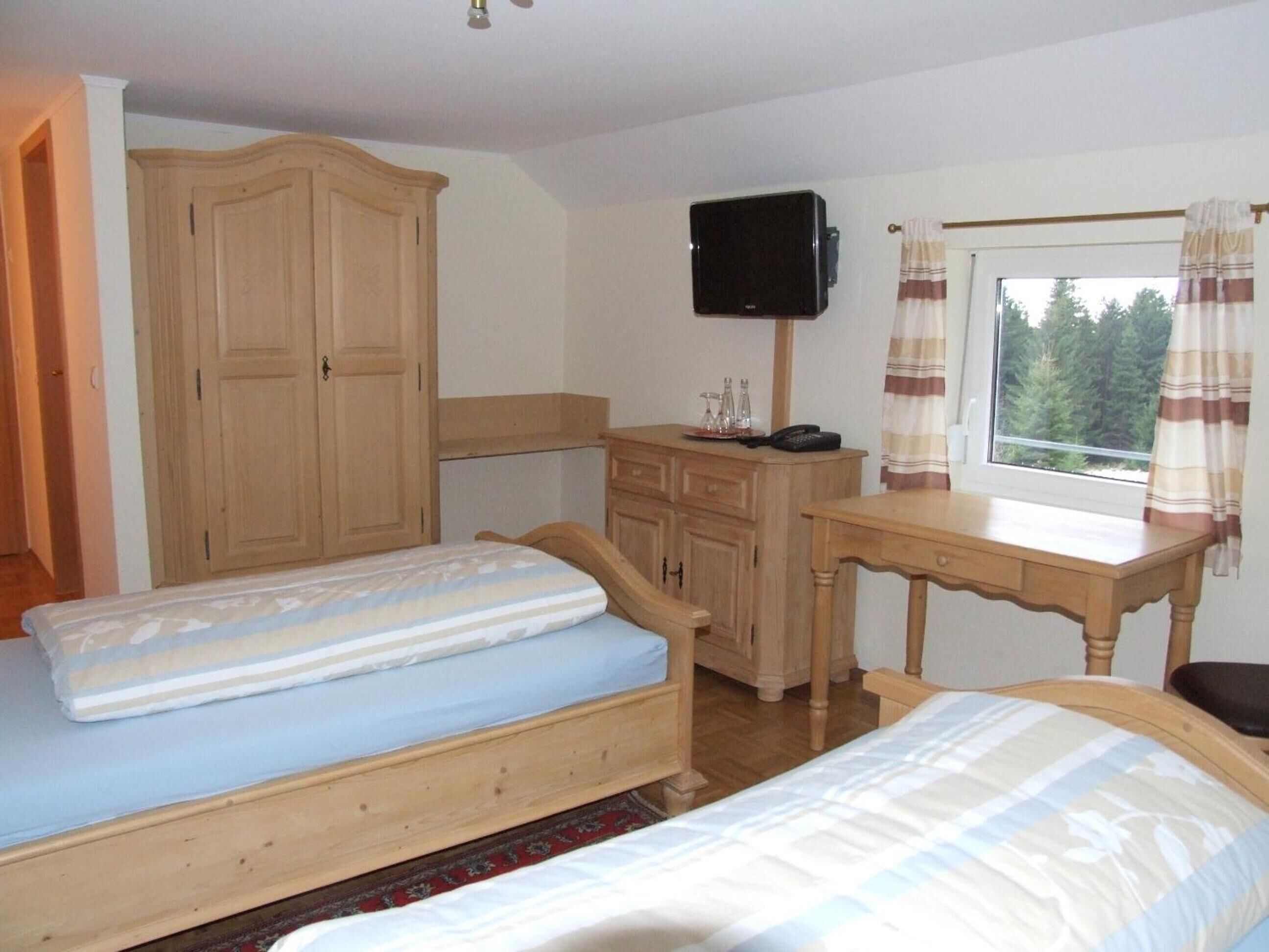 cots/infant beds, free wifi