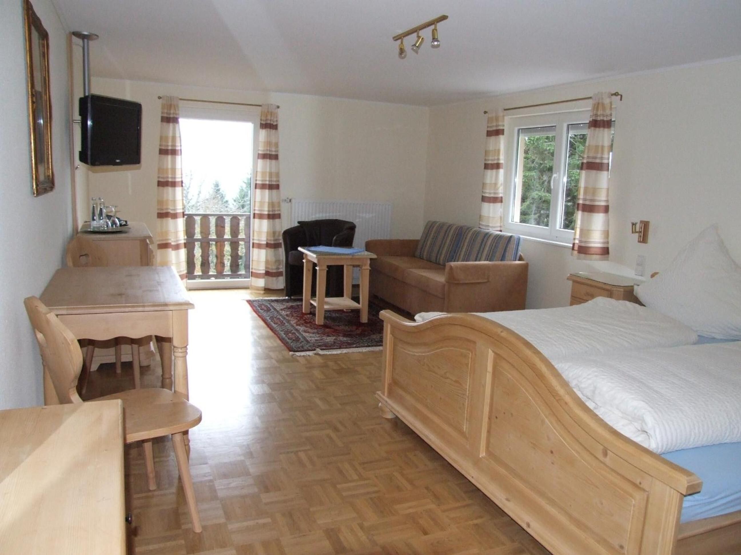 cots/infant beds, free wifi