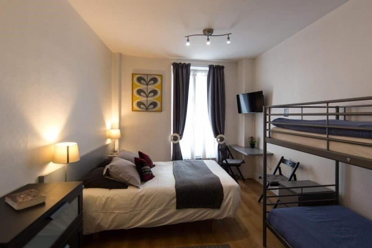 Suite, en-suite badkamer | Gratis babybedden, gratis wifi, beddengoed