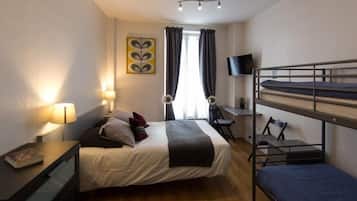 Suite - eget badeværelse | Gratis baby-/barnesenge, gratis Wi-Fi, sengetøj