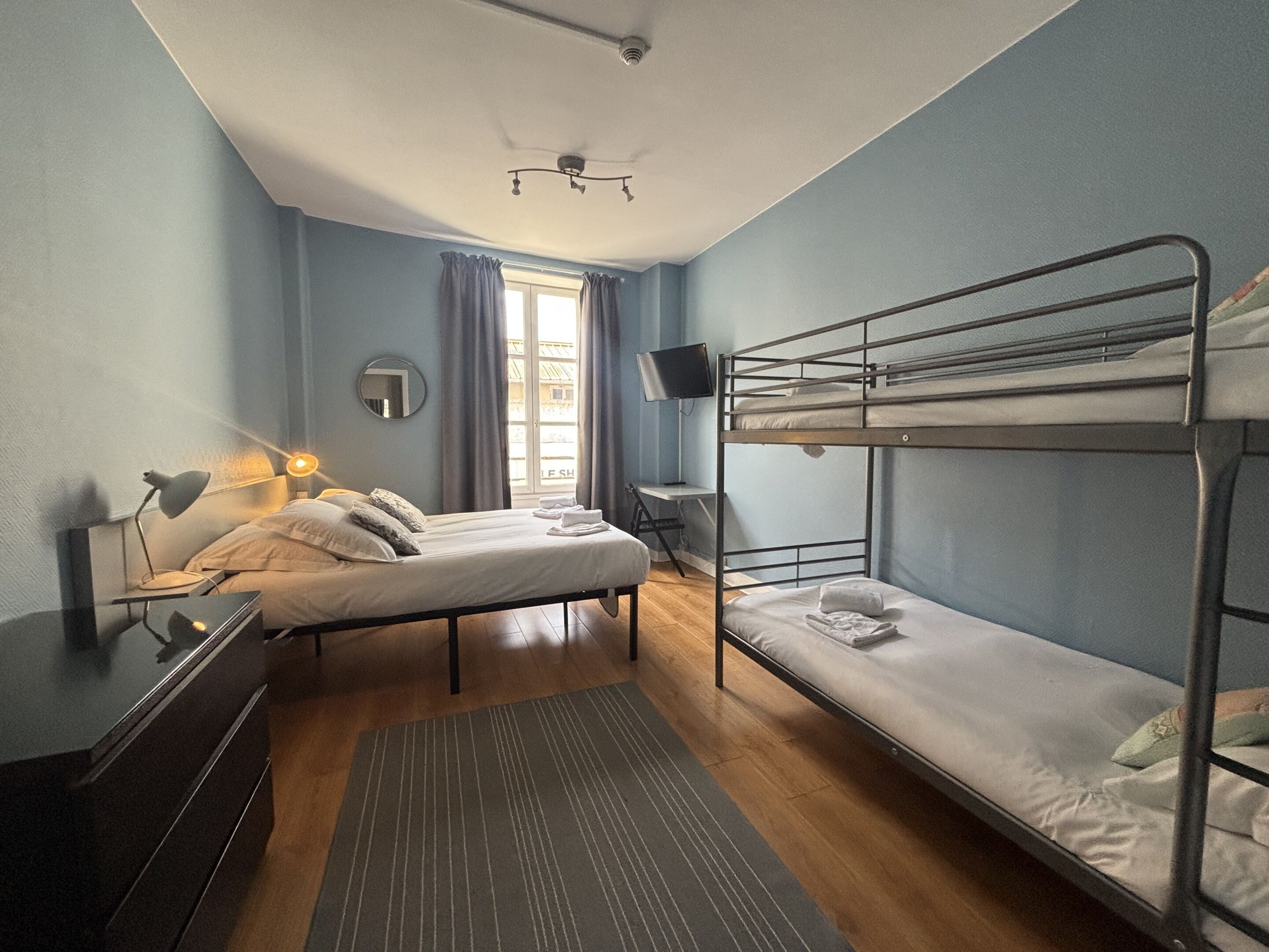 Suite, baño en la habitación | Cunas gratuitas, wifi gratis y ropa de cama 