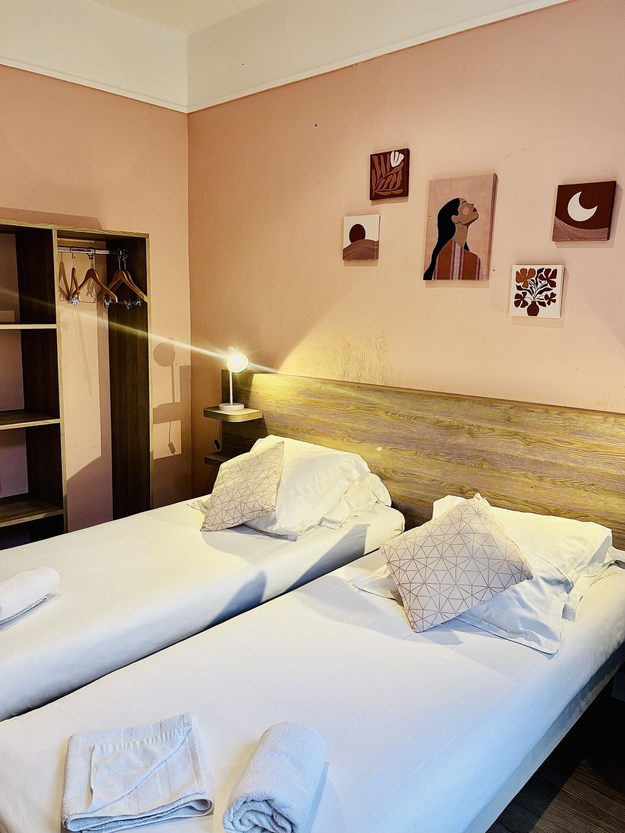 Tomannsrom, eget bad | Barnesenger (inkludert), wi-fi (inkludert) og sengetøy