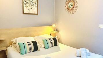 Double Room, Ensuite | Free cribs/infant beds, free WiFi, bed sheets