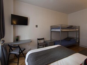 Suite, bagno in camera | Culle/letti per bambini (gratuiti), Wi-Fi gratuito, lenzuola