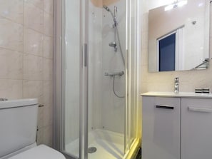 Chambre Quadruple Familiale, salle de bains attenante | Salle de bain