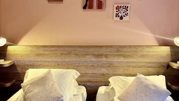 Twin kamer, en-suite badkamer | Gratis babybedden, gratis wifi, beddengoed