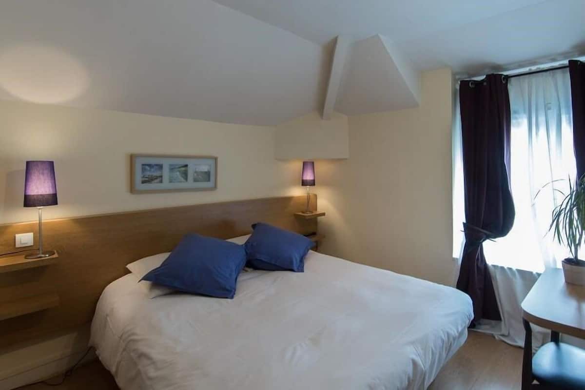 Chambre Double, salle de bains attenante