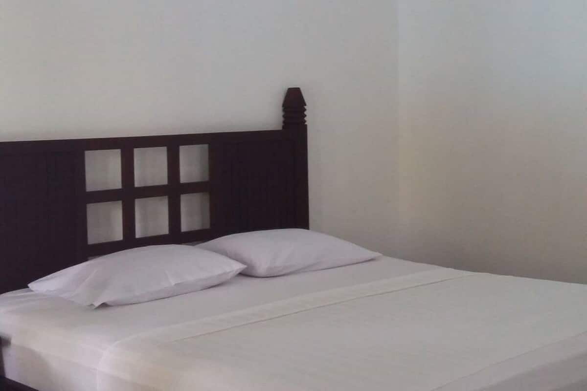 Kamar Standar | Meja kerja, ruang kerja ramah laptop, Wi-Fi gratis, dan seprai linen