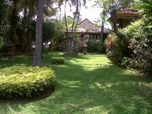 Garden - Padang Lovina Sea Side Cottage (Buleleng)