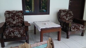 Terrace/patio - Padang Lovina Sea Side Cottage (Buleleng)