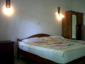 1 bedroom, desk, laptop workspace, free WiFi