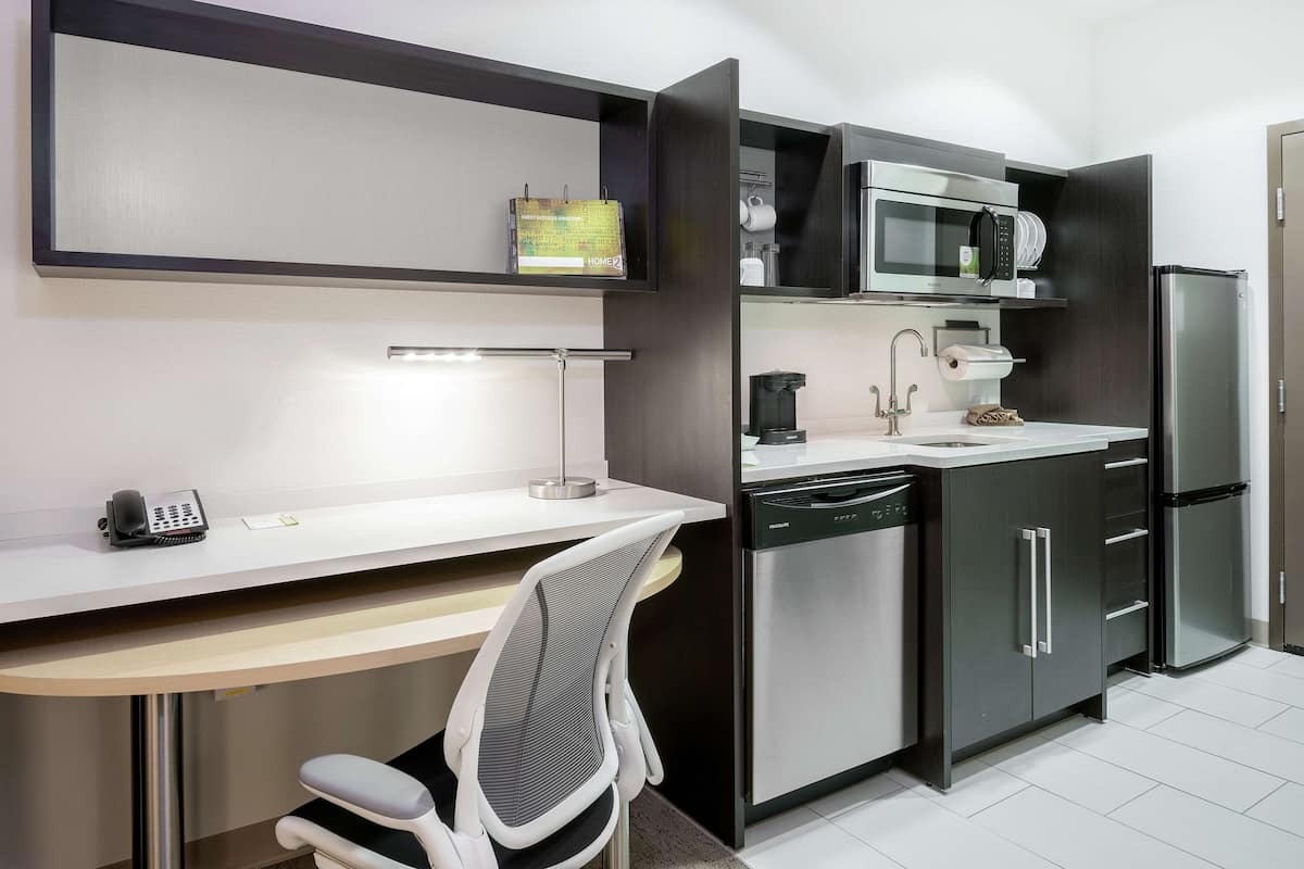 studio suite, 1 king bed, non smoking | 1 bedroom, premium bedding, in-room safe, blackout curtains