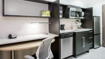 Studio Suite, 1 King Bed, Non Smoking