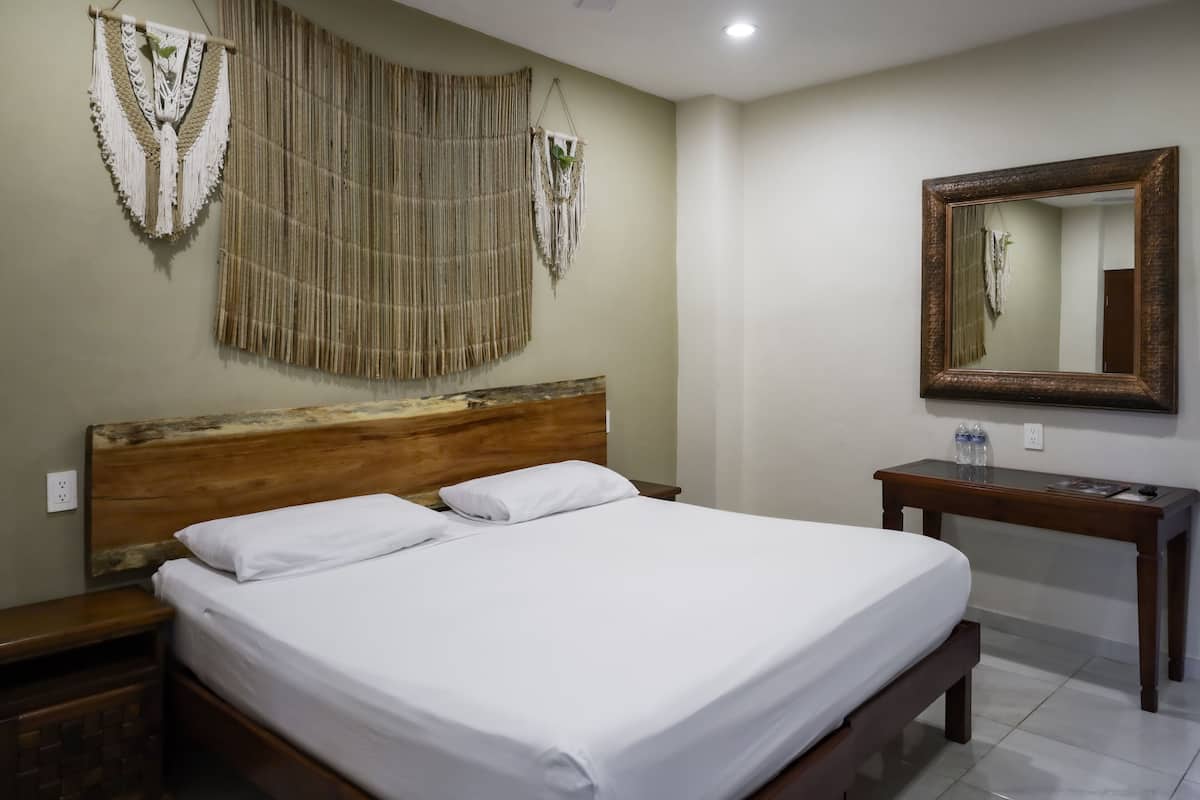 Deluxe Room, 1 King Bed | Hypo-allergenic bedding, individually decorated, individually furnished