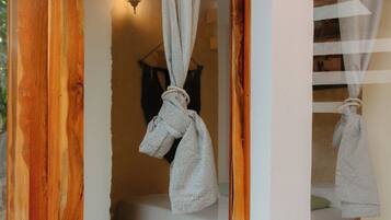Luxury Studio Suite, 1 King Bed | Hypo-allergenic bedding, individually decorated, individually furnished