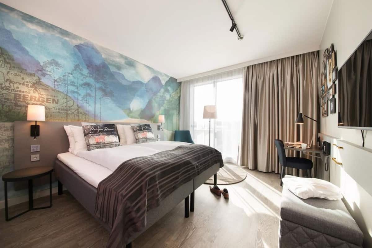 In-room safe, desk, soundproofing, iron/ironing board