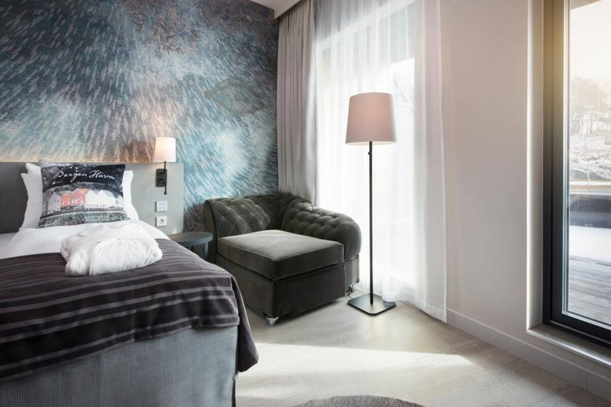 In-room safe, desk, soundproofing, iron/ironing board