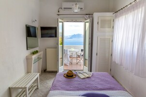 Superior Room, Balcony (Caldera View) | Beach/ocean view