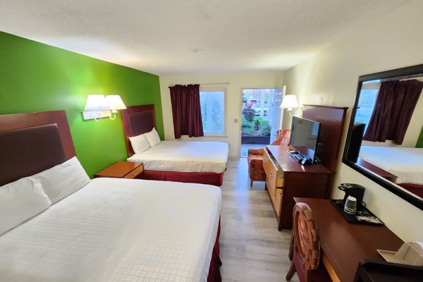 Iron/ironing board, bed sheets