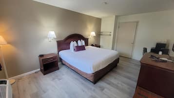 Iron/ironing board, bed sheets