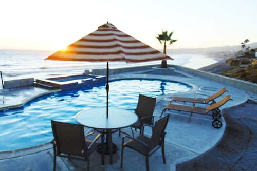 Piscine extérieure, cabanas (supplément), chaises longues