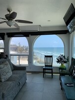 尊贵公寓式客房, 1 间卧室 | 客厅 | 32-英寸纯平电视（配备数码频道）、电视、Netflix