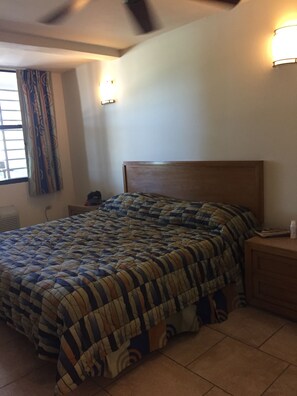 Studio | Desk, iron/ironing board, free wired internet - Palm Residence (Petionville)