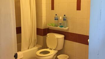 Monolocale | Bagno | Doccia, set di cortesia gratuito, asciugamani