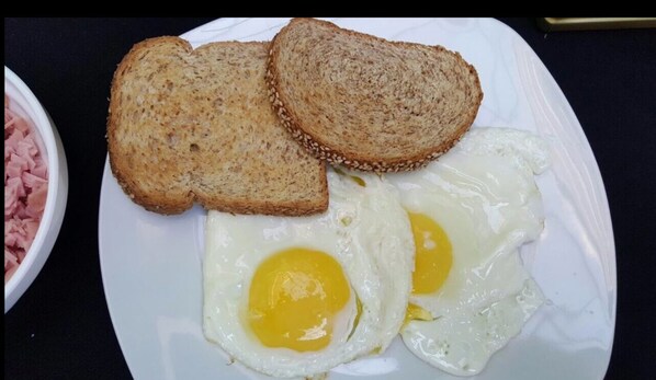 Breakfast meal - Senses Centro (Santa Cruz)