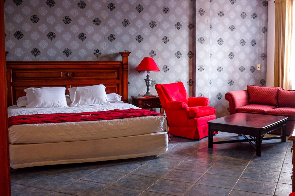 Standard Suite, 1 Bedroom | Minibar, in-room safe, desk, blackout curtains