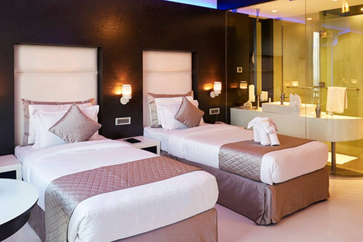 Tulip Room  | 고급 침구, 필로우탑 침대, 미니바, 책상