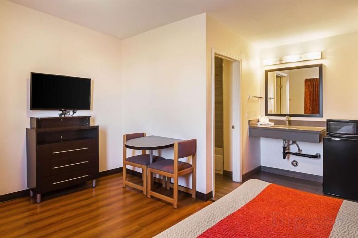 Iron/ironing board (on request), free WiFi, bed sheets